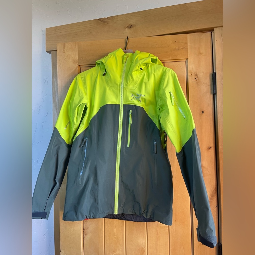Arc'teryx Neon Yellow and Dark Gray Jacket W-S